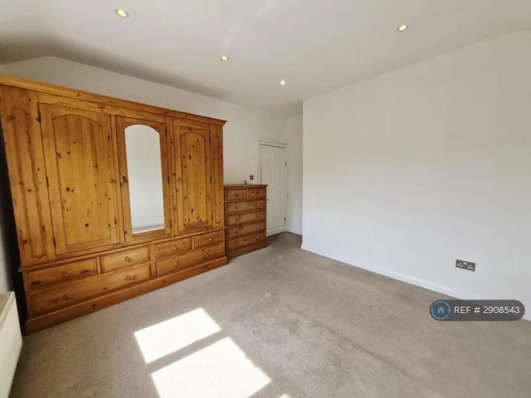 Flat Hamilton Road in Greater London