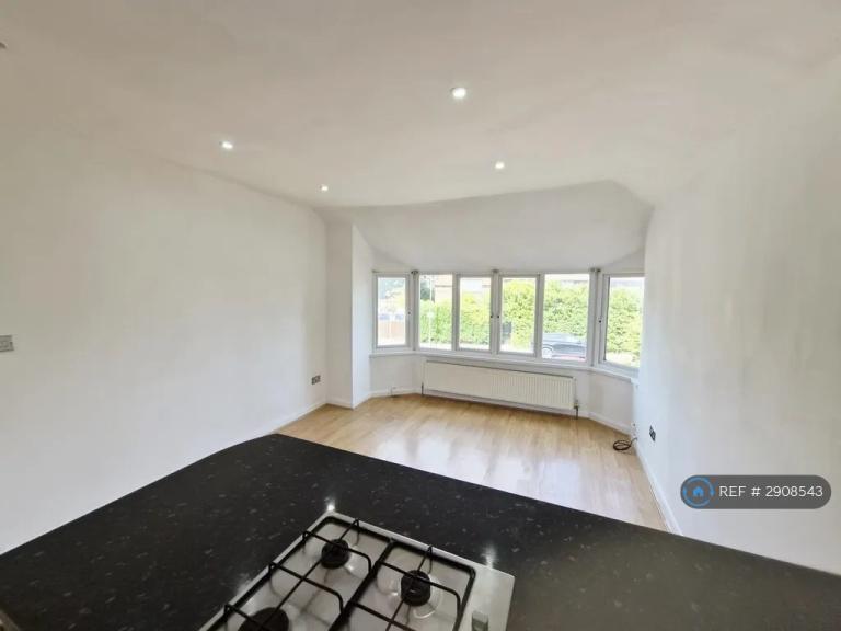 Flat Hamilton Road in Greater London