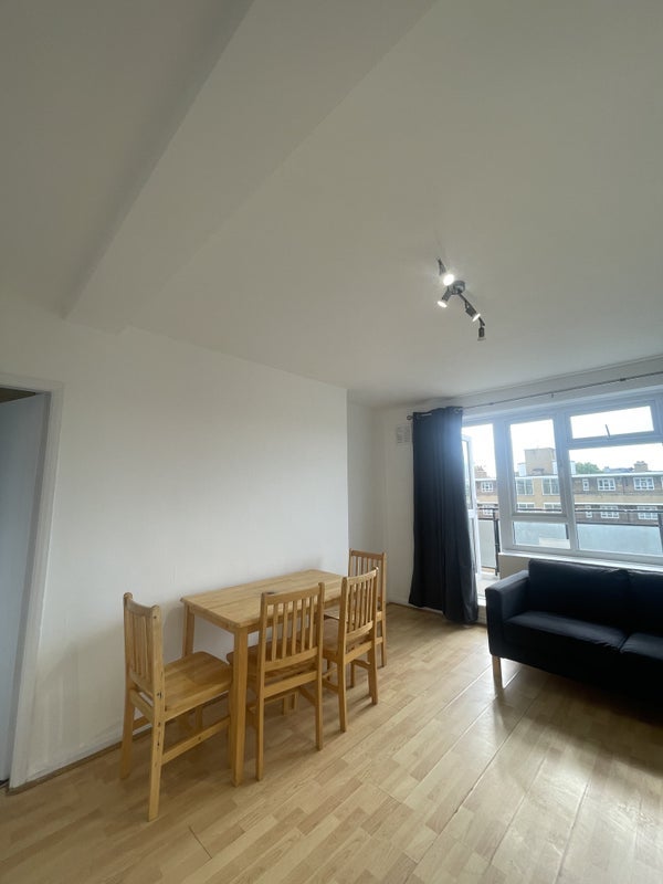 Flat Blythe Road in Greater London