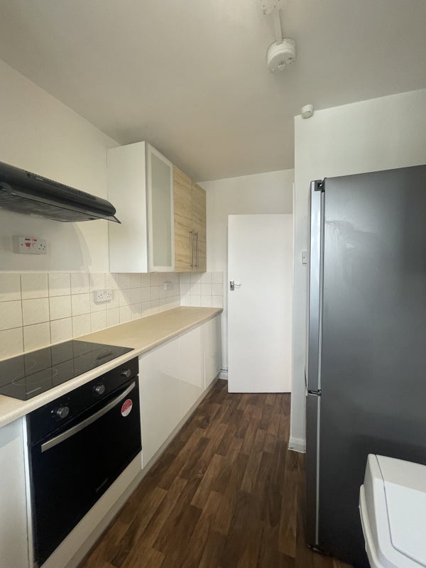 Flat Blythe Road in Greater London