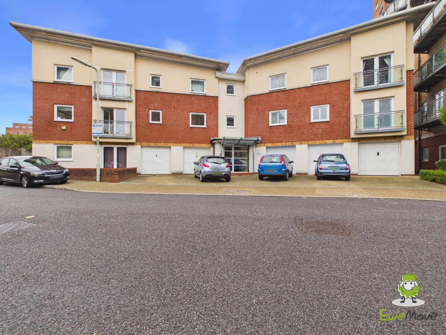 Flat Winterthur Way in Basingstoke and Deane