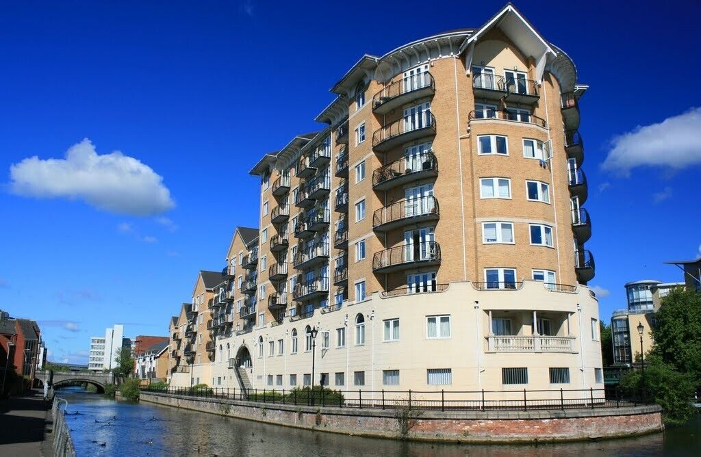 Flat Blakes Quay in Reading