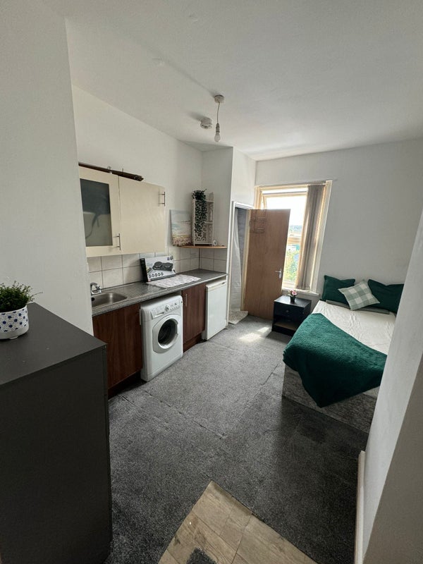 Room Henry Street in Wakefield