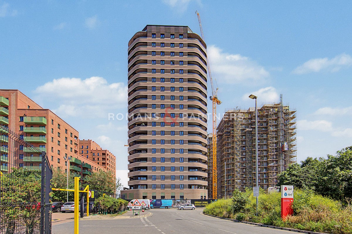 Flat Chequers Lane in Greater London