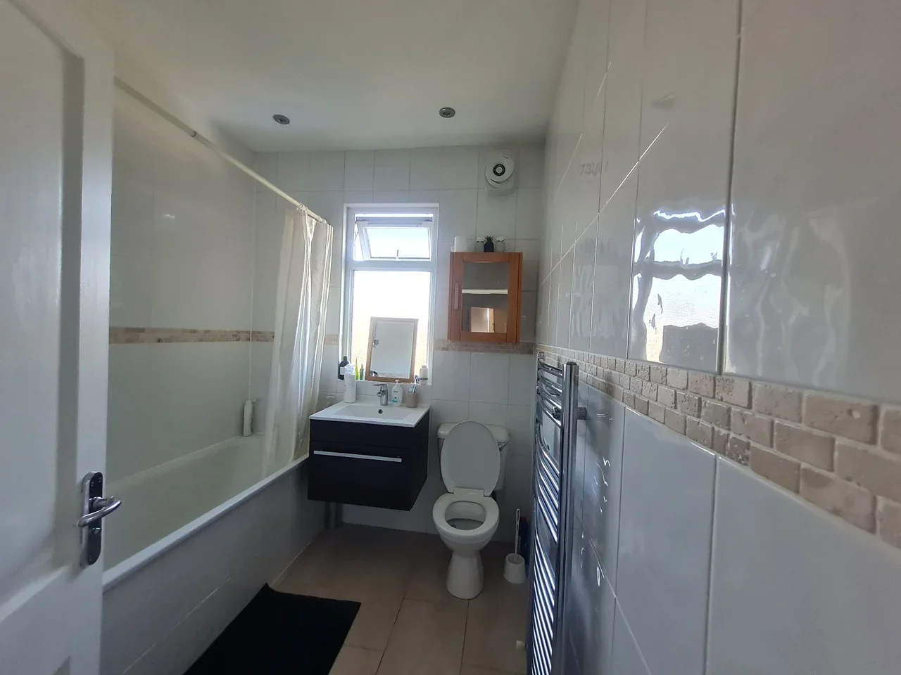 Room Sussex Road in Greater London