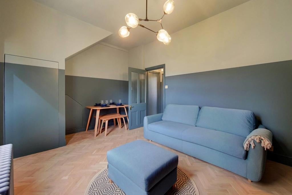 Flat Upper Tulse Hill in Greater London