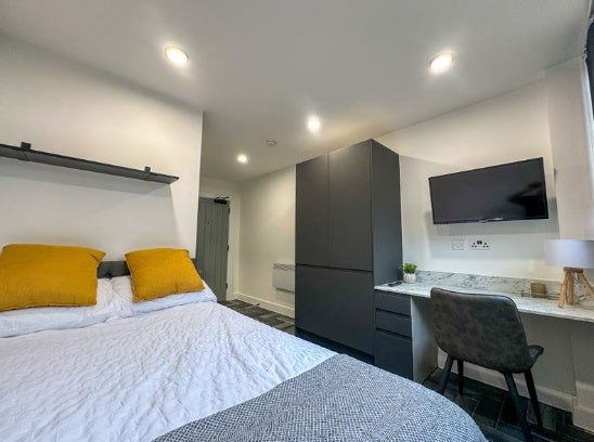 Room High Road in Nottingham
