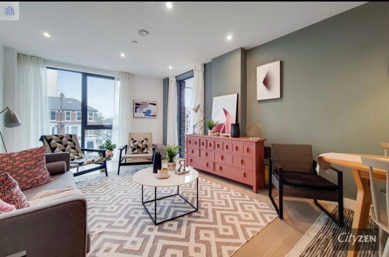 Room Clapham Road in Greater London