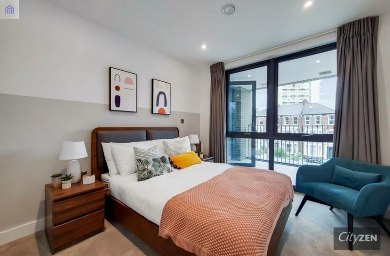 Room Clapham Road in Greater London