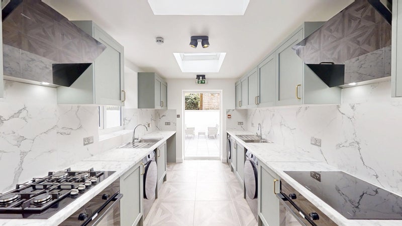 Room Coldharbour Lane in Greater London