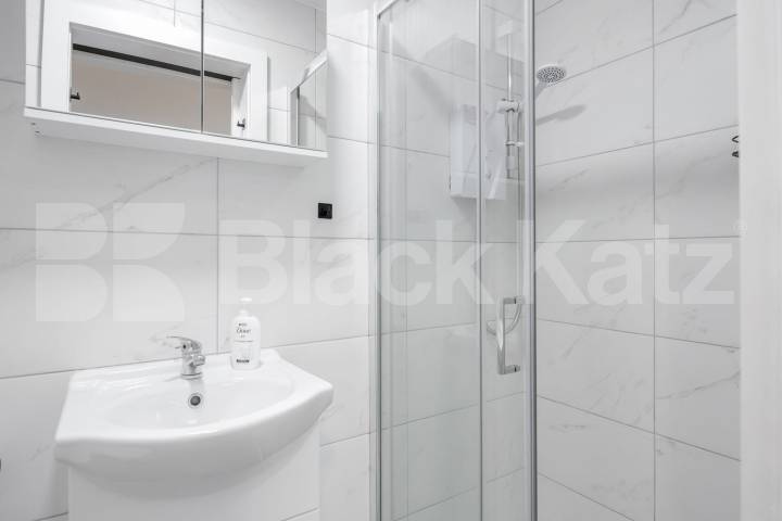 Flat Iverson Road in Greater London