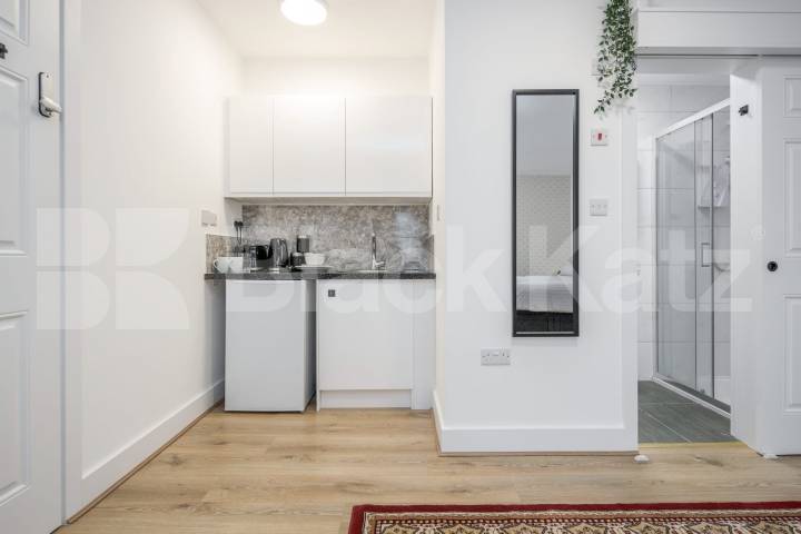 Flat Iverson Road in Greater London