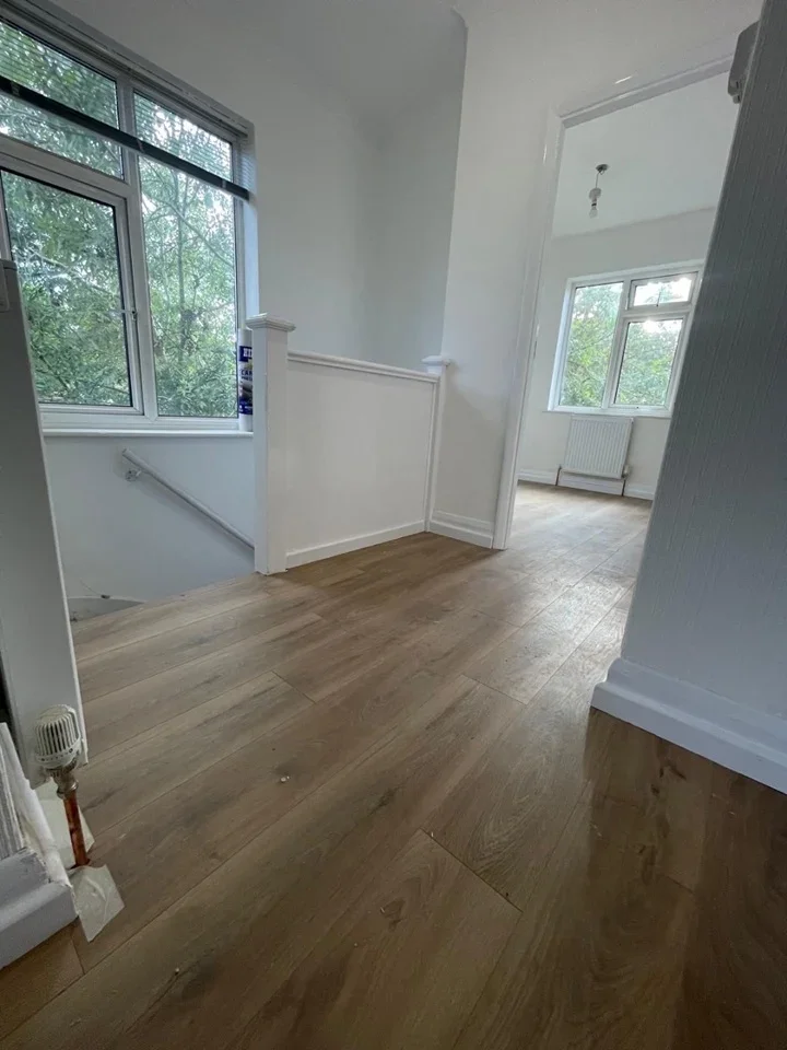 Flat Beresford Gardens in Greater London