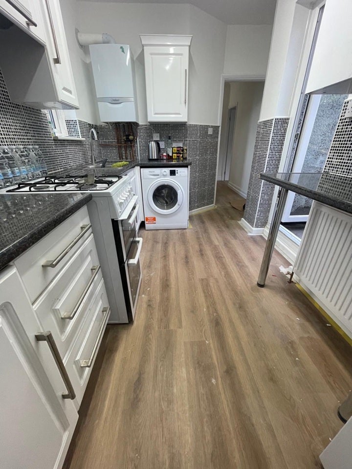 Flat Beresford Gardens in Greater London