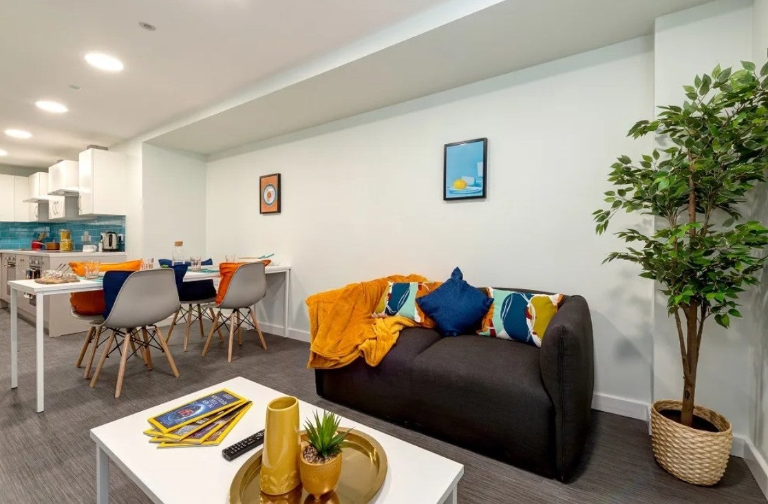 Flat Trescobeas Road in Falmouth