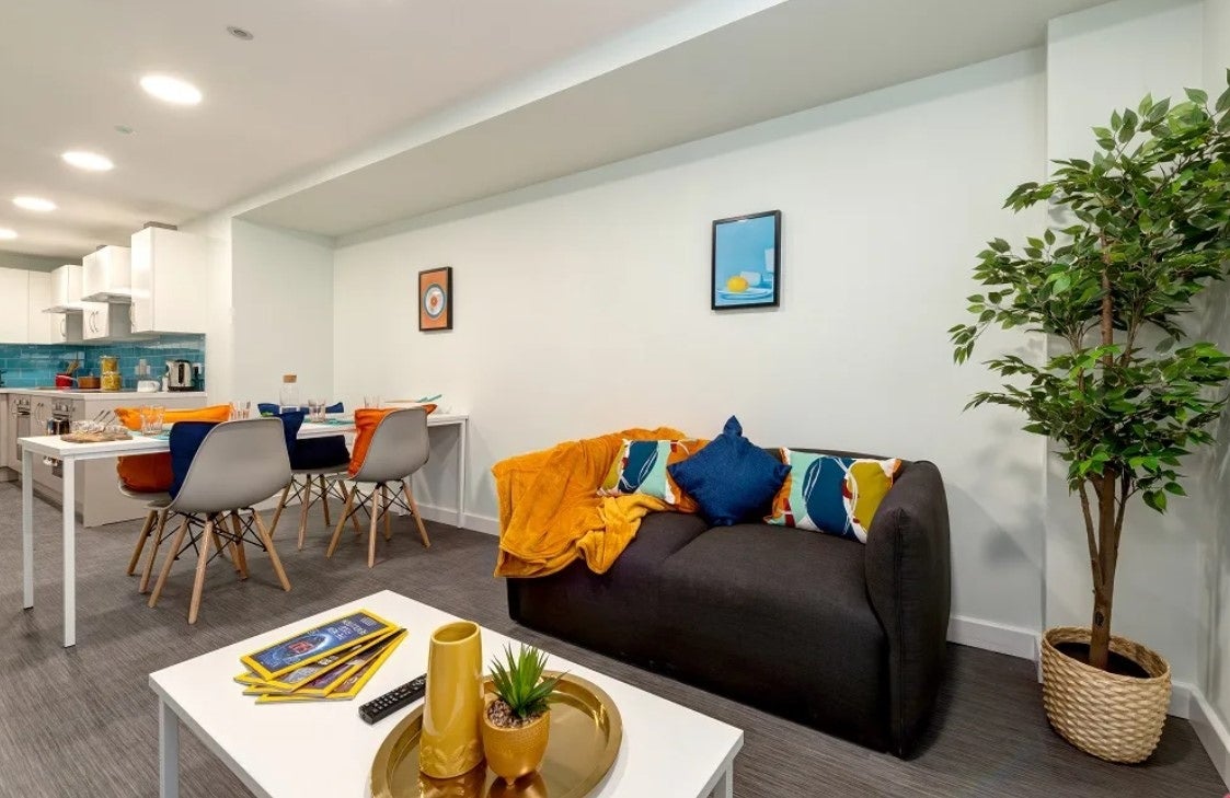 Flat Trescobeas Road in Falmouth