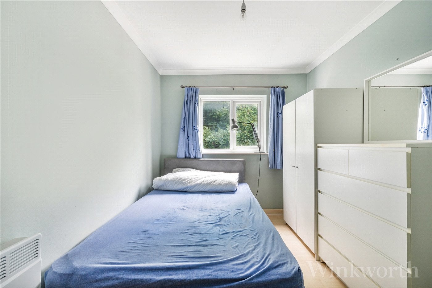 Flat Farrow Lane in Greater London