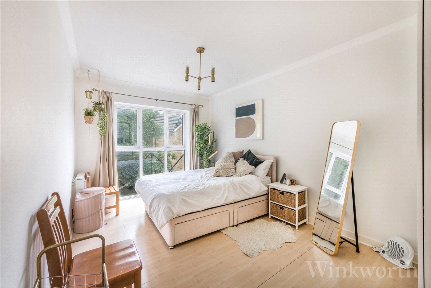 Flat Farrow Lane in Greater London