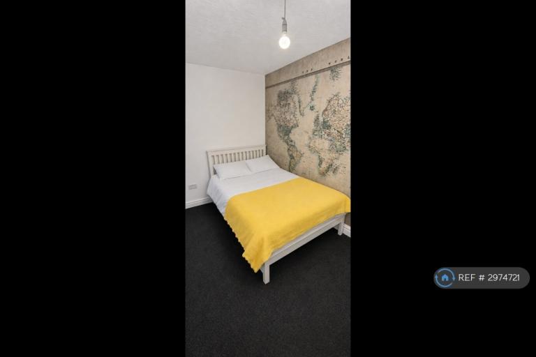 Room Whittle Drive in Salford