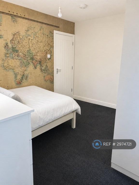 Room Whittle Drive in Salford