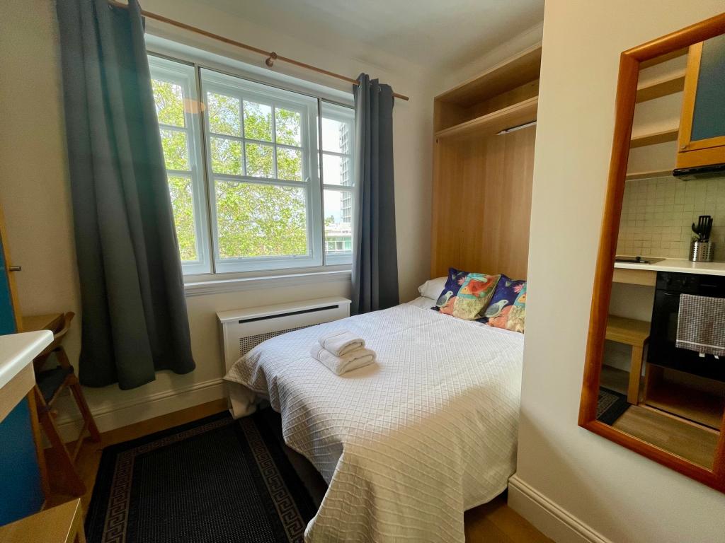 Flat Fulham Palace Road in Greater London