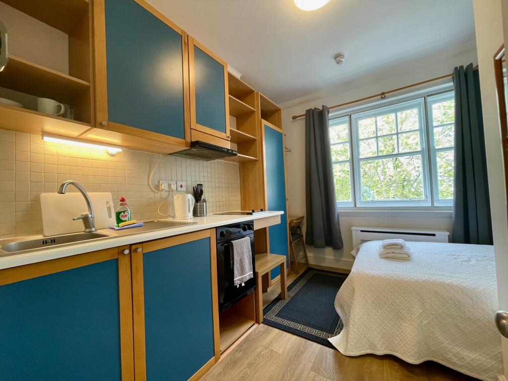 Flat Fulham Palace Road in Greater London