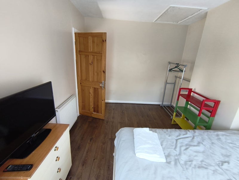 Room Oakdale Road in Birmingham