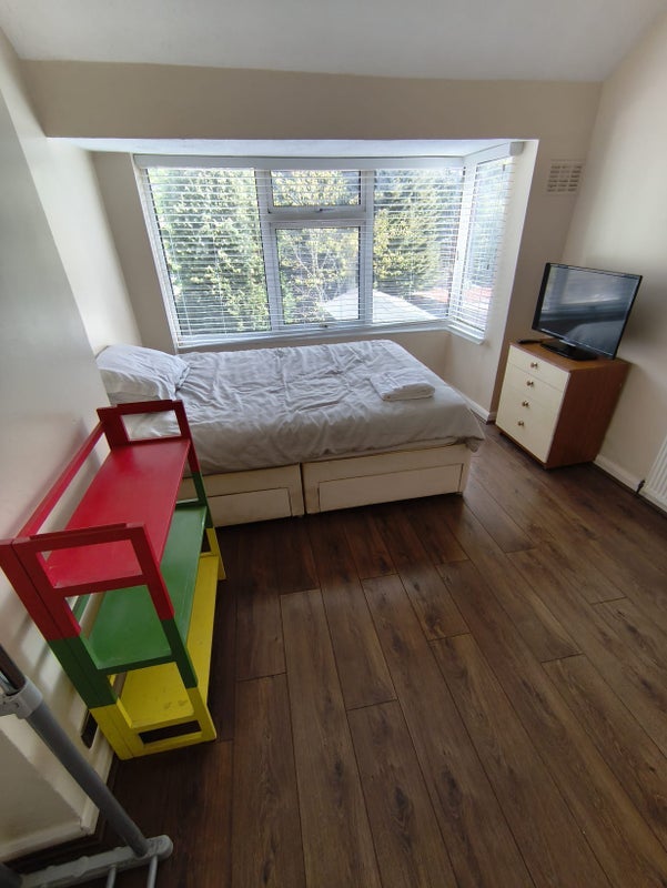 Room Oakdale Road in Birmingham
