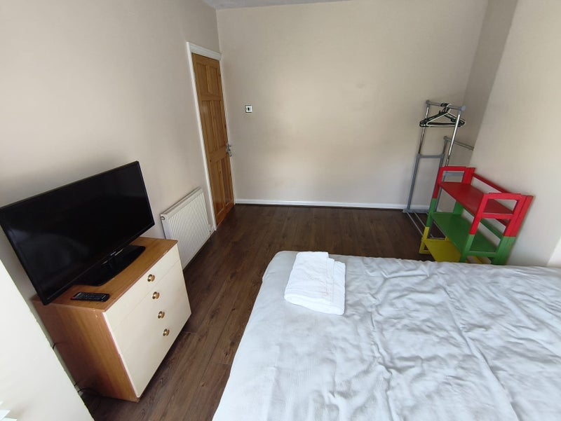 Room Oakdale Road in Birmingham