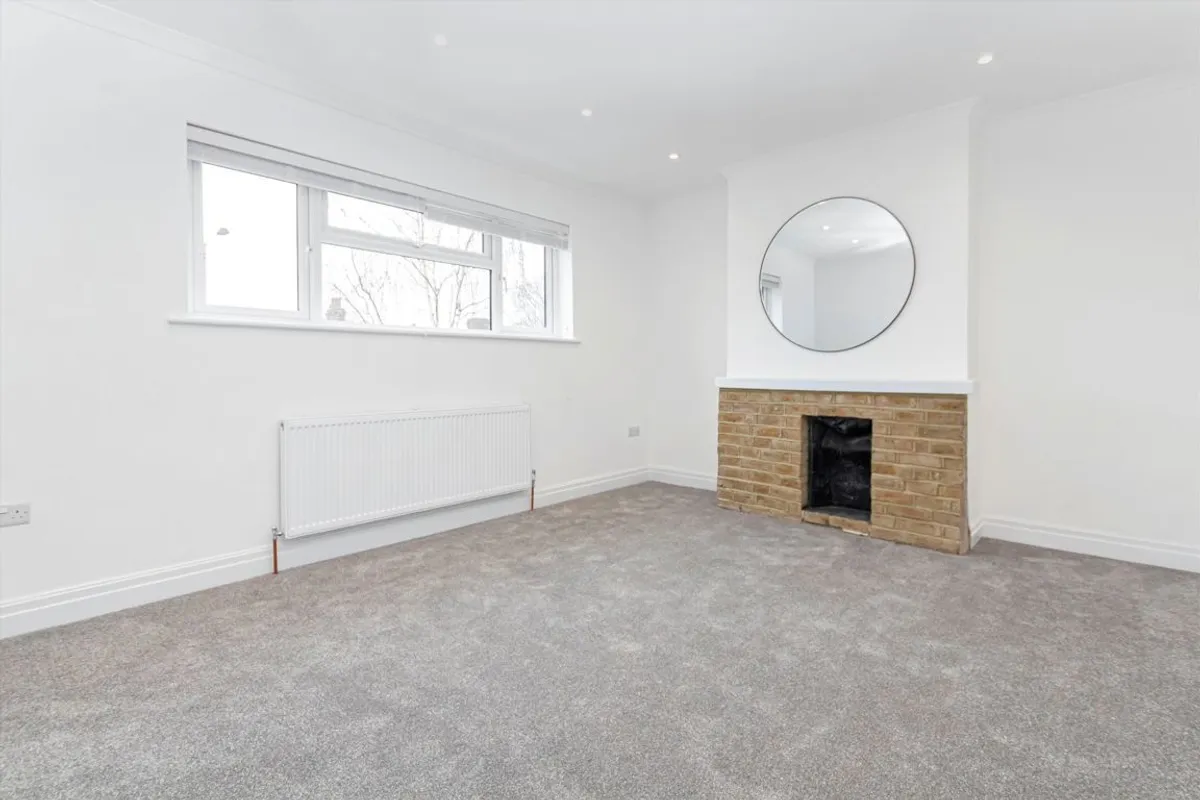 Flat London Road in Greater London