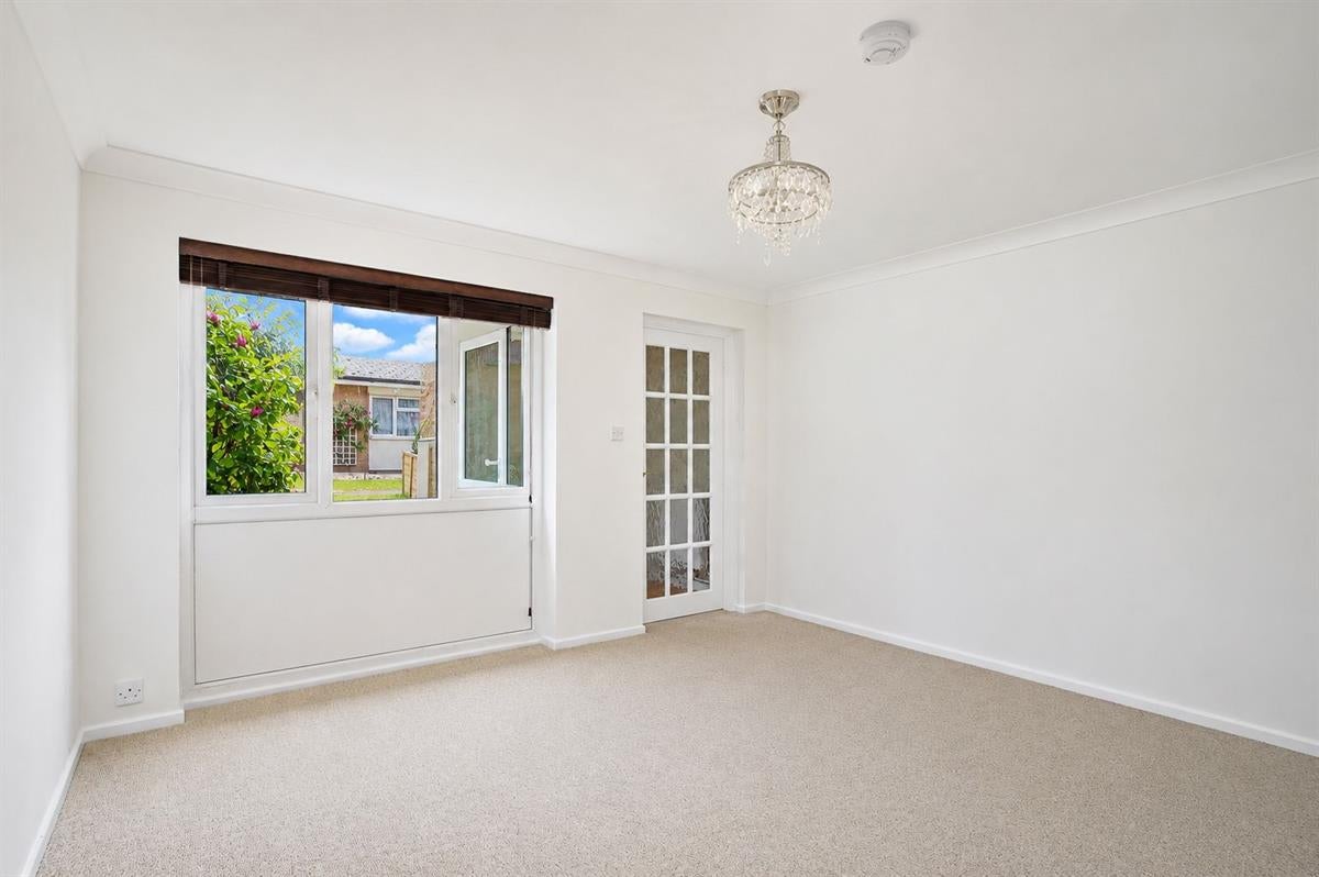 House Cornwallis Close in Bromham