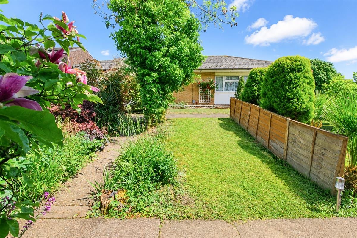House Cornwallis Close in Bromham