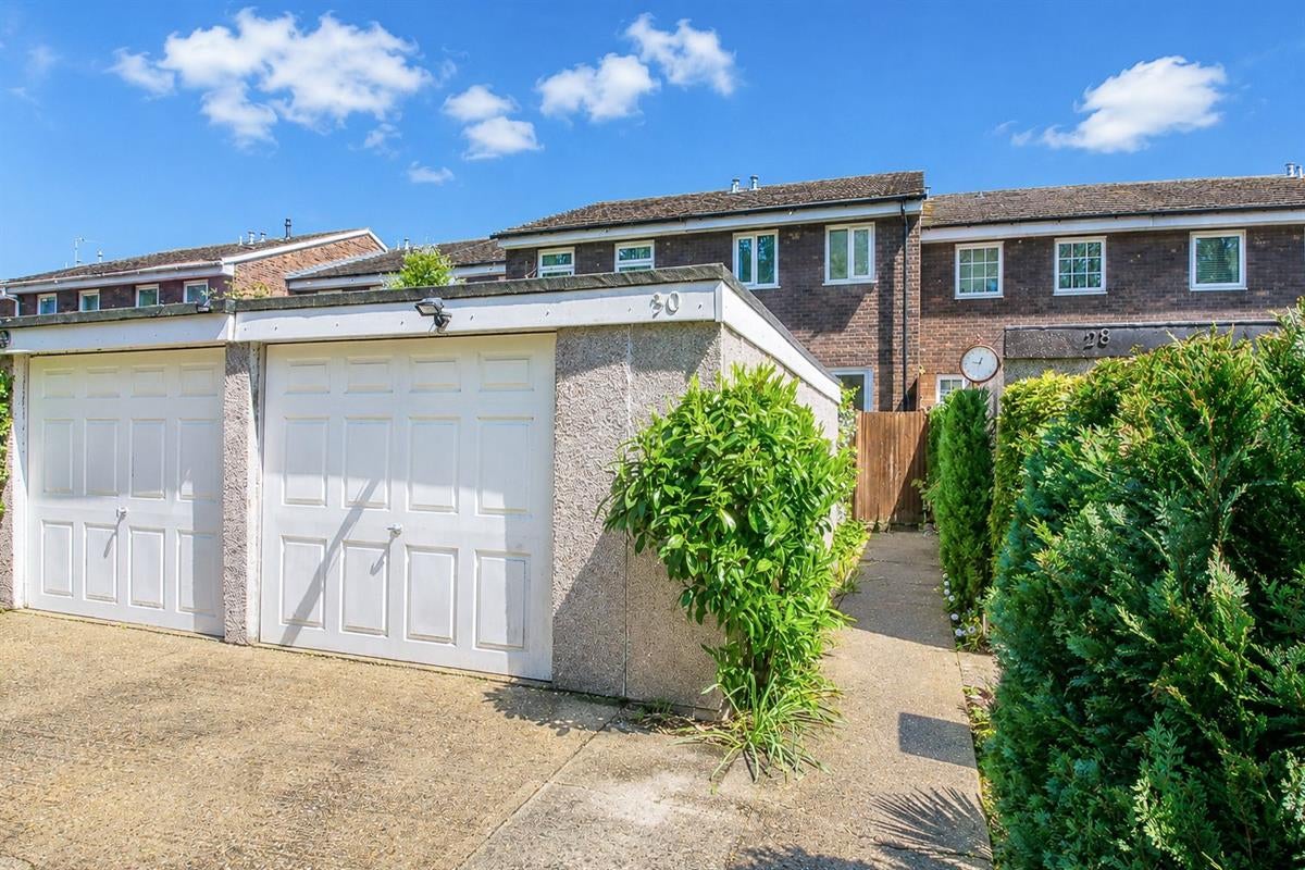 House Cornwallis Close in Bromham