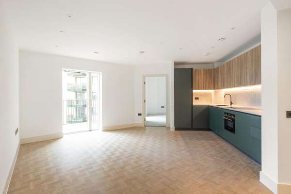 Flat Monarch Square in Greater London