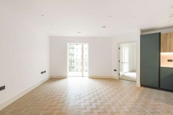 Flat Monarch Square in Greater London