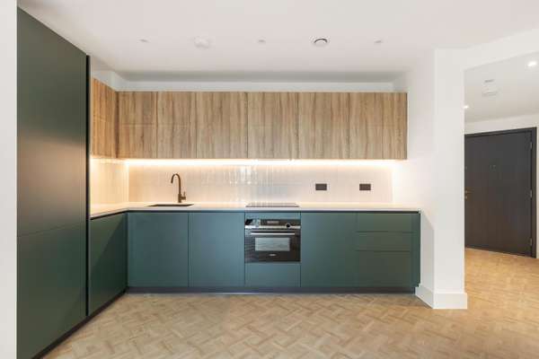 Flat Monarch Square in Greater London