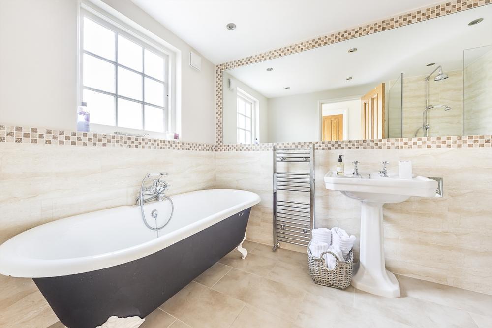 Flat Colville Gardens in Greater London