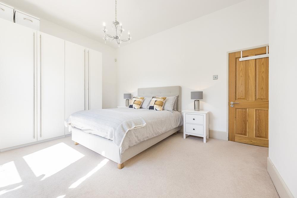 Flat Colville Gardens in Greater London