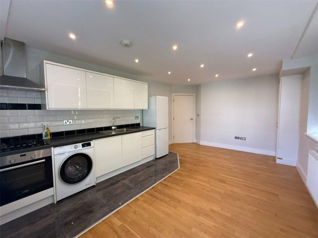 Flat London Road in Bracknell
