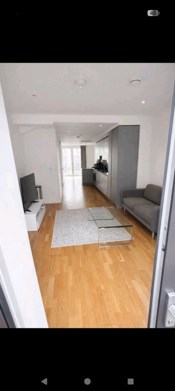 Room Mirabelle Gardens in Greater London