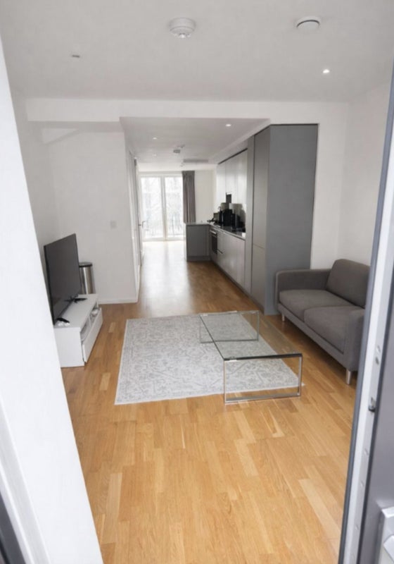 Room Mirabelle Gardens in Greater London