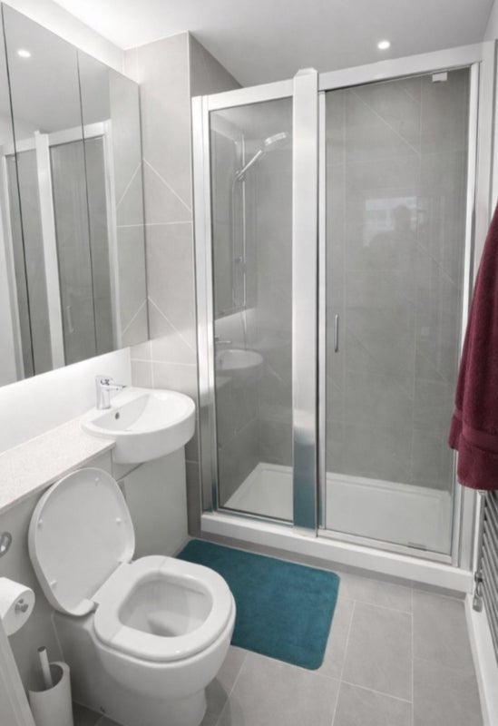 Room Mirabelle Gardens in Greater London