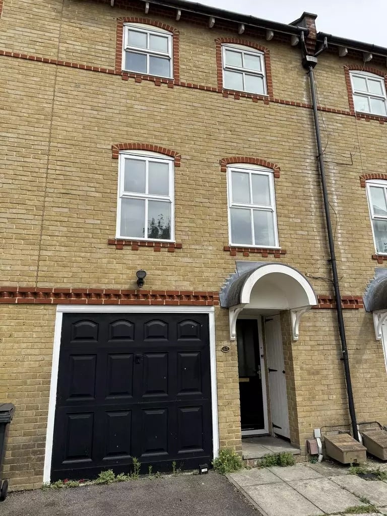 House Chamberlayne Avenue in Greater London