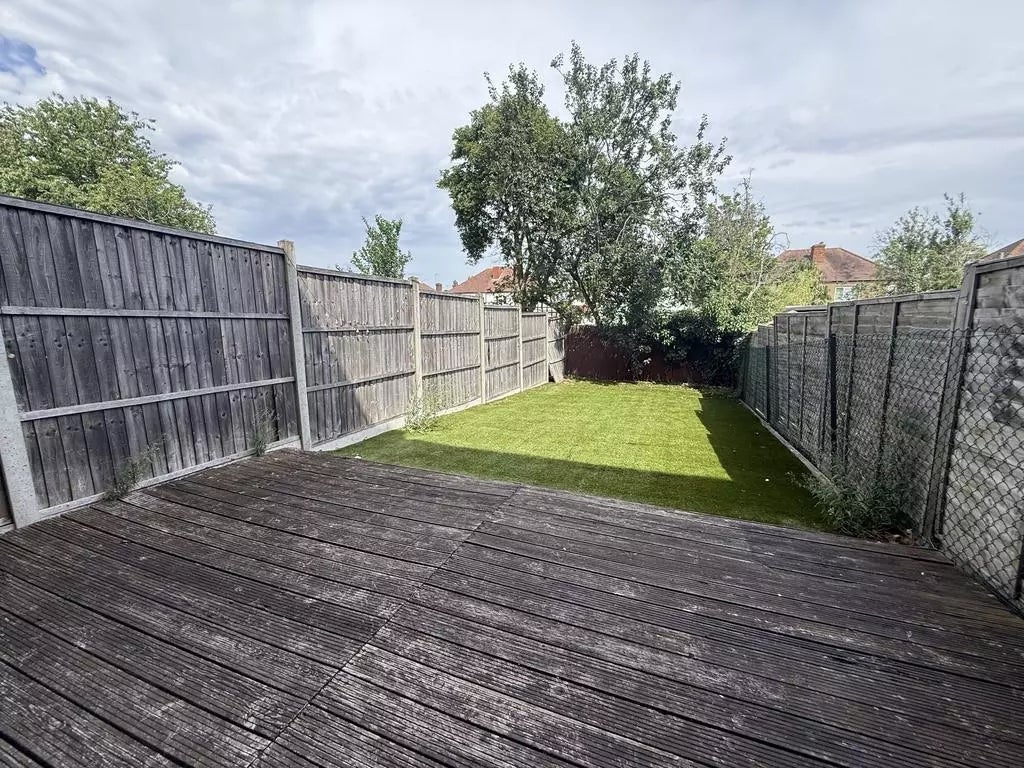 House Chamberlayne Avenue in Greater London