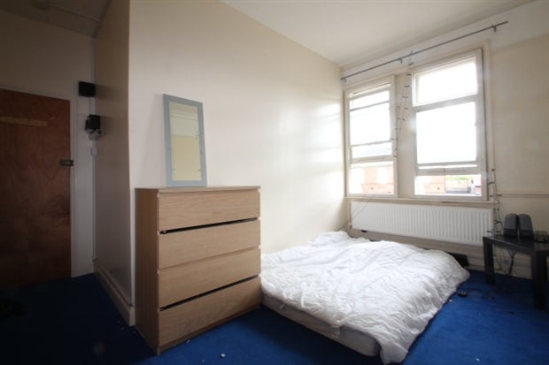Room High Street in Greater London