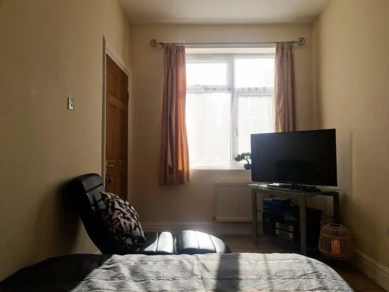 Flat Warrington Road in Greater London