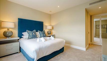 Flat Westferry Circus in Greater London