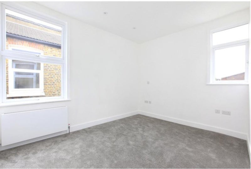 Room Oakmead Road in Greater London