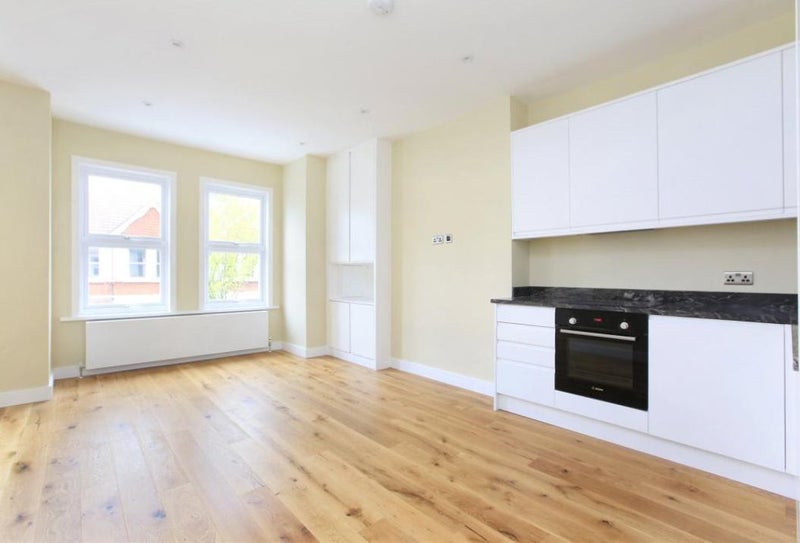 Room Oakmead Road in Greater London