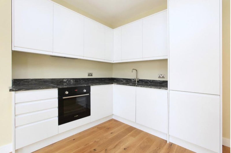Room Oakmead Road in Greater London